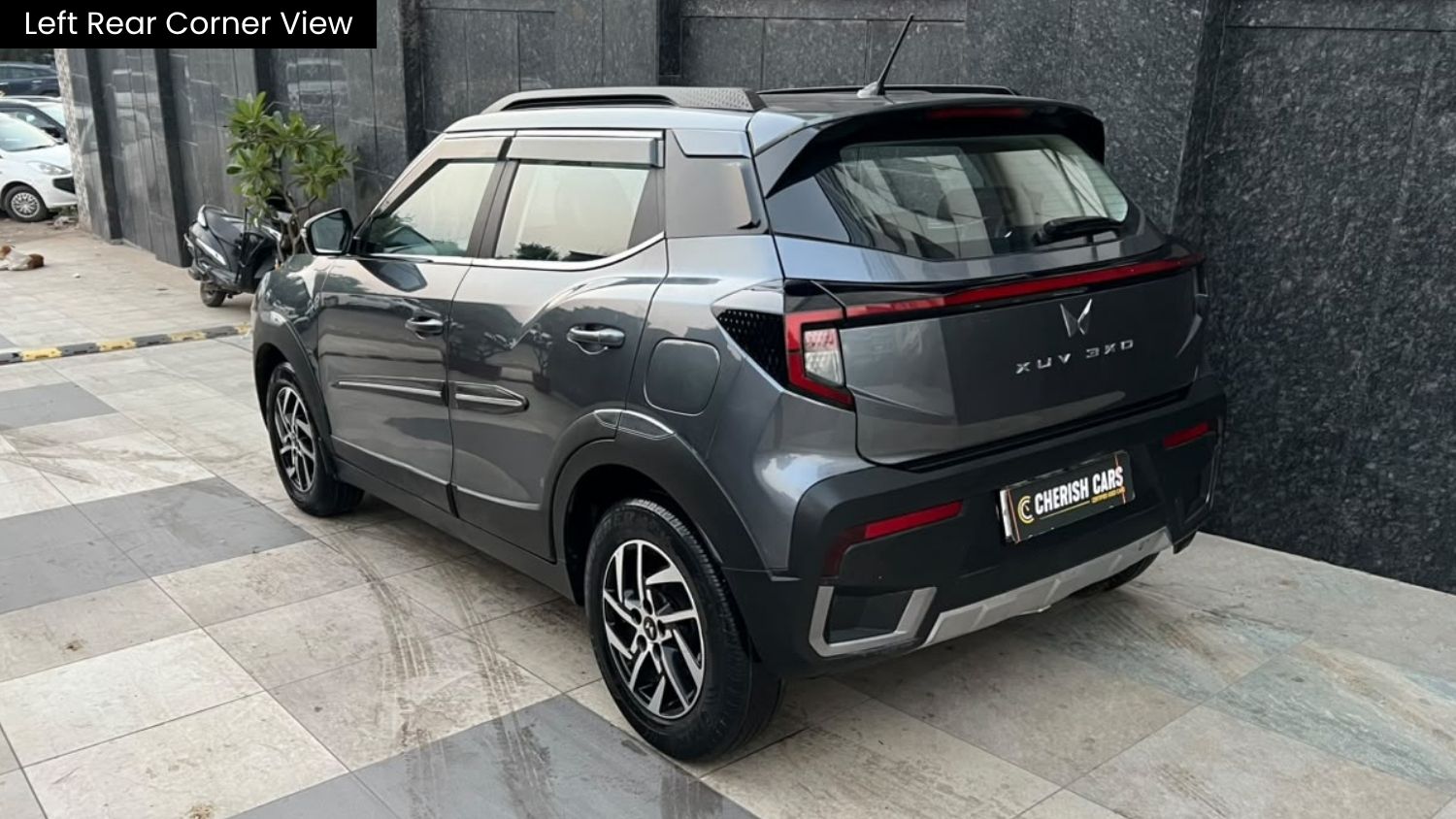 MAHINDRA XUV 3XO - AX5 - SUNROOF - 2024