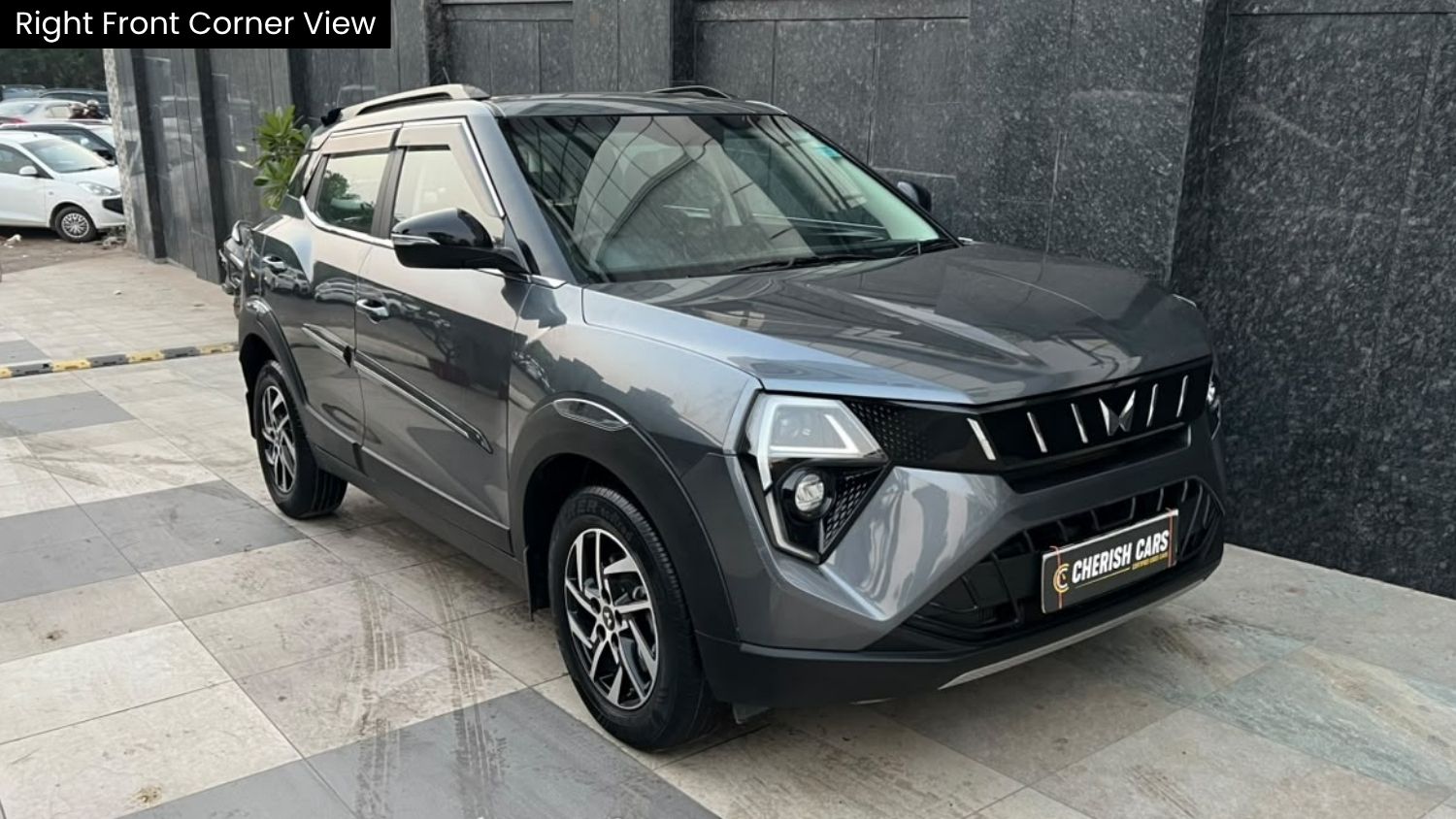 MAHINDRA XUV 3XO - AX5 - SUNROOF - 2024