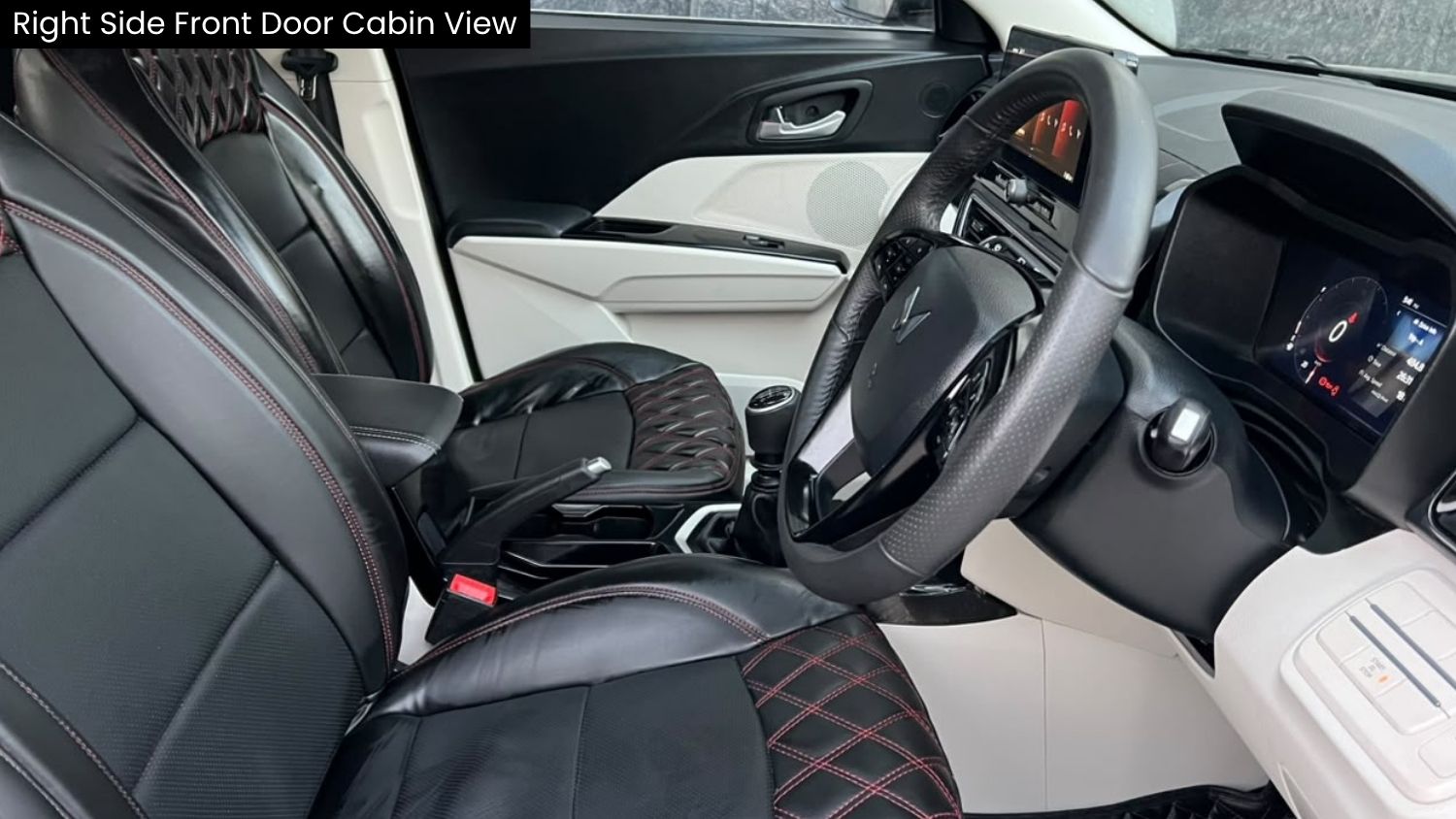 MAHINDRA XUV 3XO - AX5 - SUNROOF - 2024
