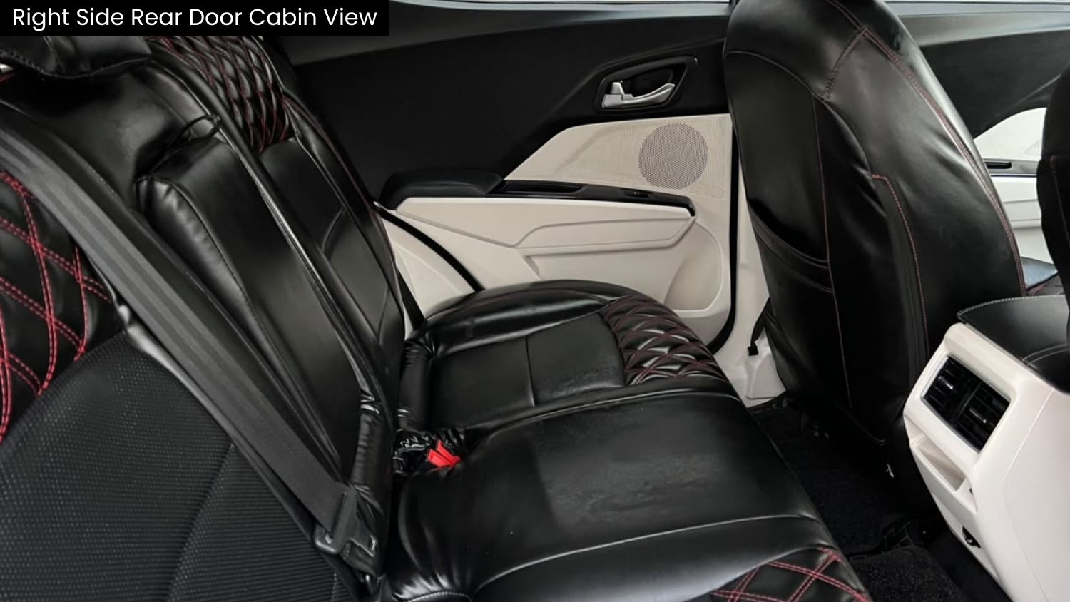 MAHINDRA XUV 3XO - AX5 - SUNROOF - 2024