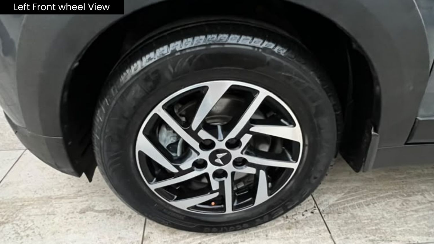 MAHINDRA XUV 3XO - AX5 - SUNROOF - 2024